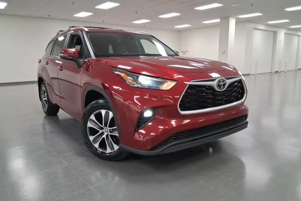 2023 Toyota Highlander L photo 1