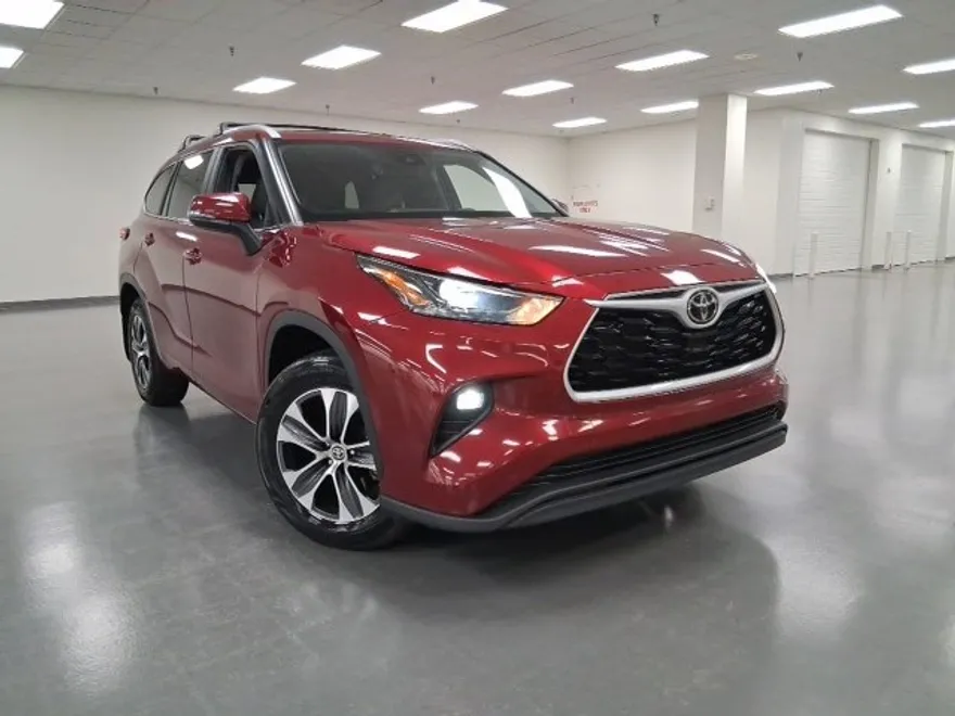 2023 Toyota Highlander L photo 1