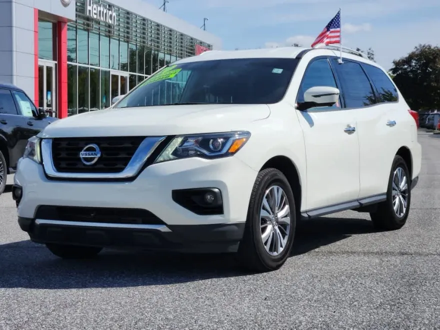 2020 Nissan Pathfinder SL 4x4 photo 1