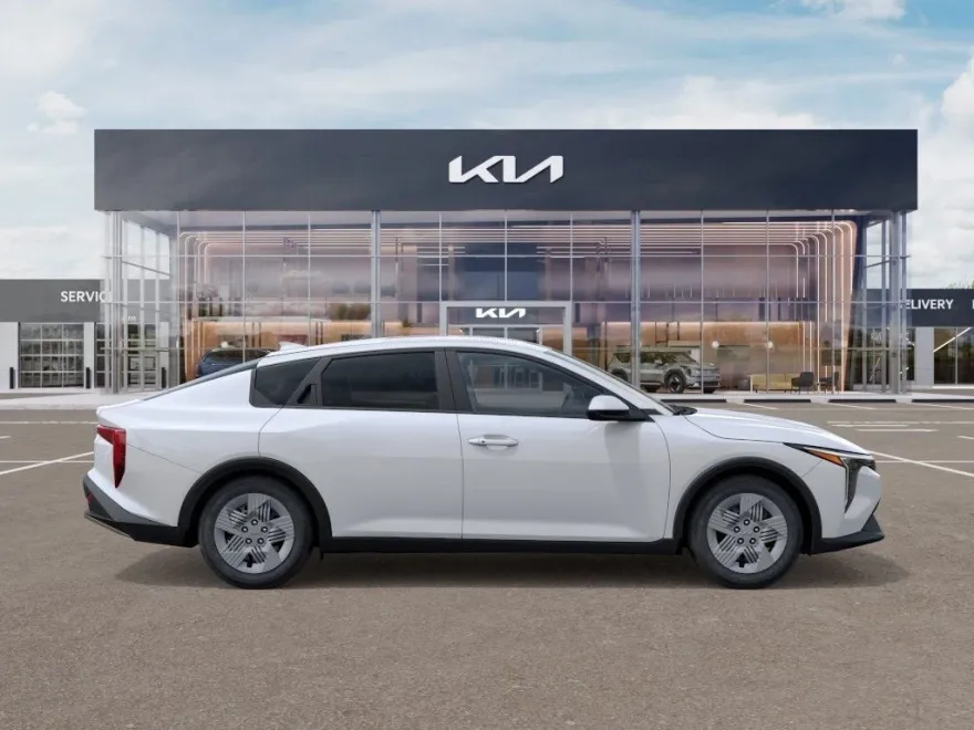 2025 Kia K4 LX photo 1