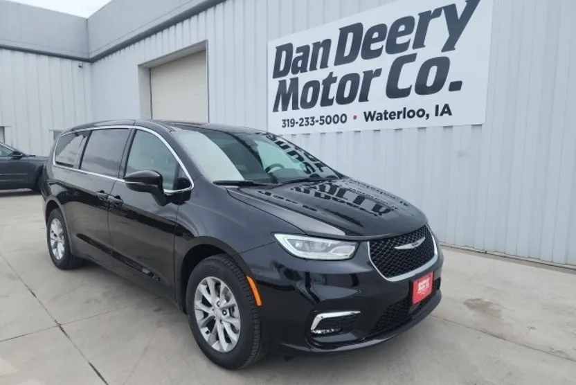2025 Chrysler Pacifica photo 1