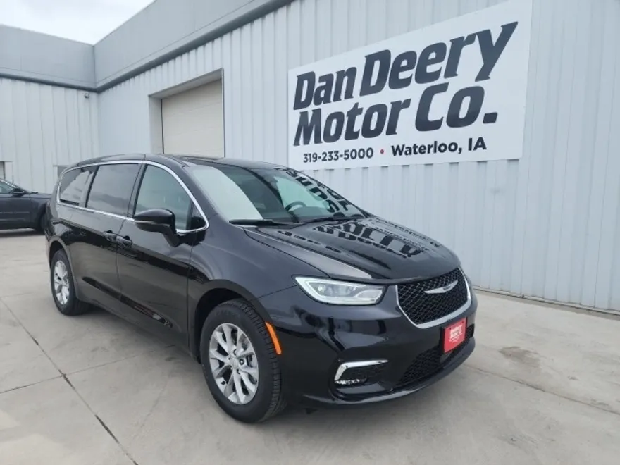 2025 Chrysler Pacifica photo 1