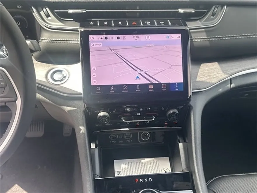 2025 Jeep Grand Cherokee Limited photo 16