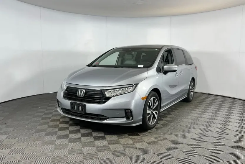 2024 Honda Odyssey Touring photo 1