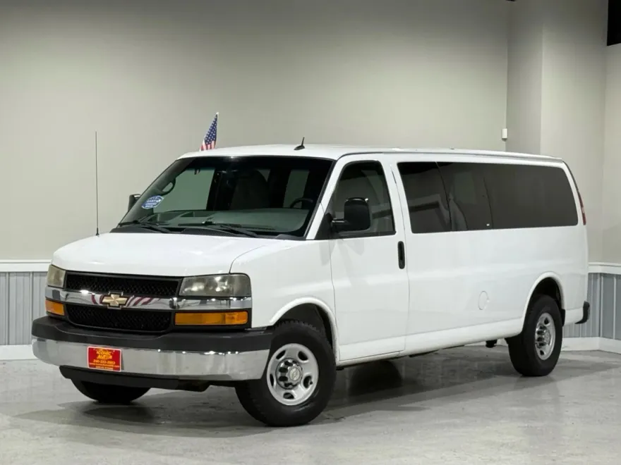 2014 Chevrolet Express 3500 Passenger LT Van photo 1