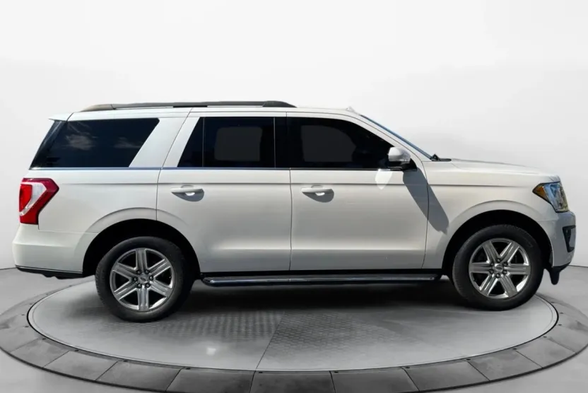2019 Ford Expedition XLT photo 1