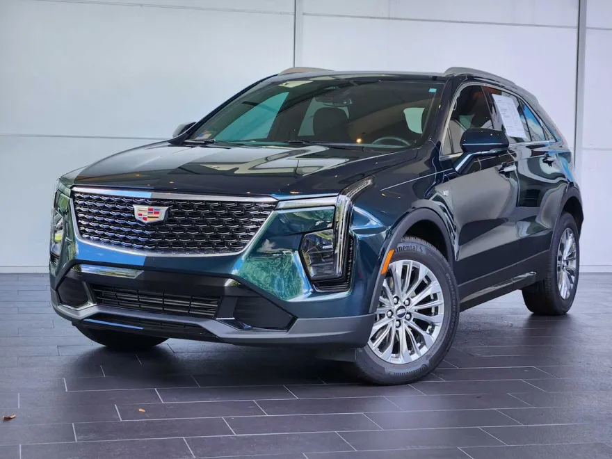 2025 Cadillac XT4 Premium Luxury photo 1