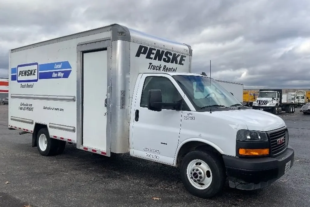 2022 Gmc Savana 3500 Cutaway photo 1