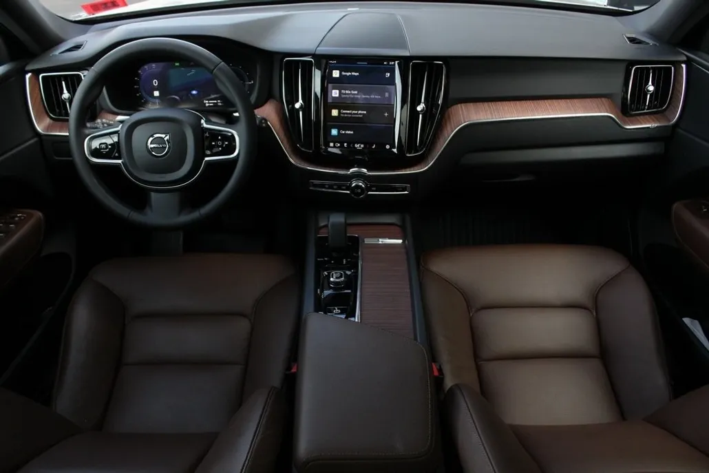 2023 Volvo XC60 Recharge Hybrid T8 Plus photo 1