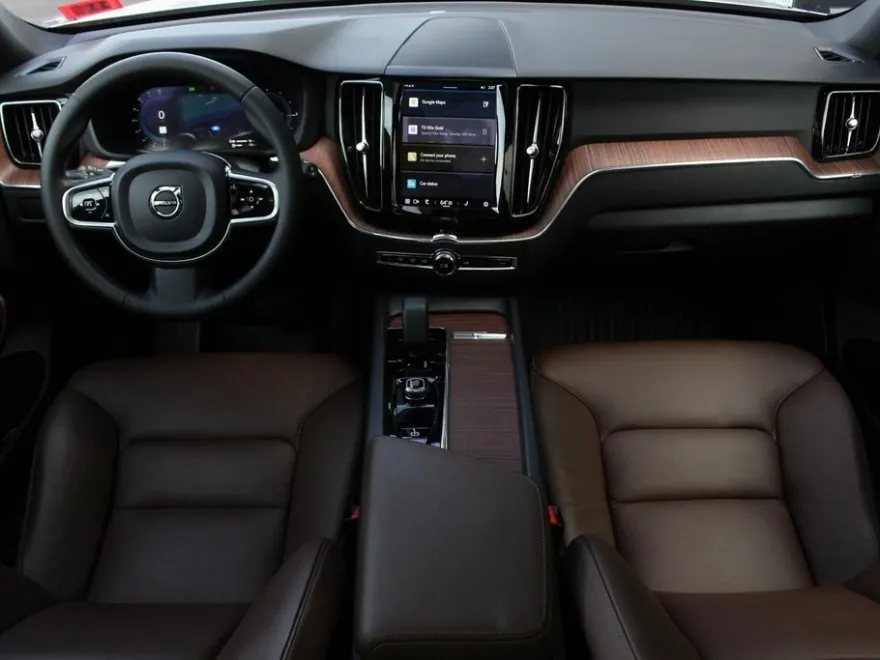 2023 Volvo XC60 Recharge Hybrid T8 Plus photo 1