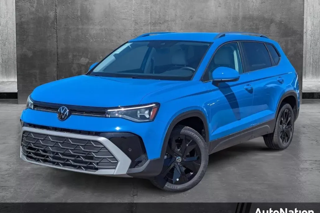 2025 Volkswagen Taos SE photo 1