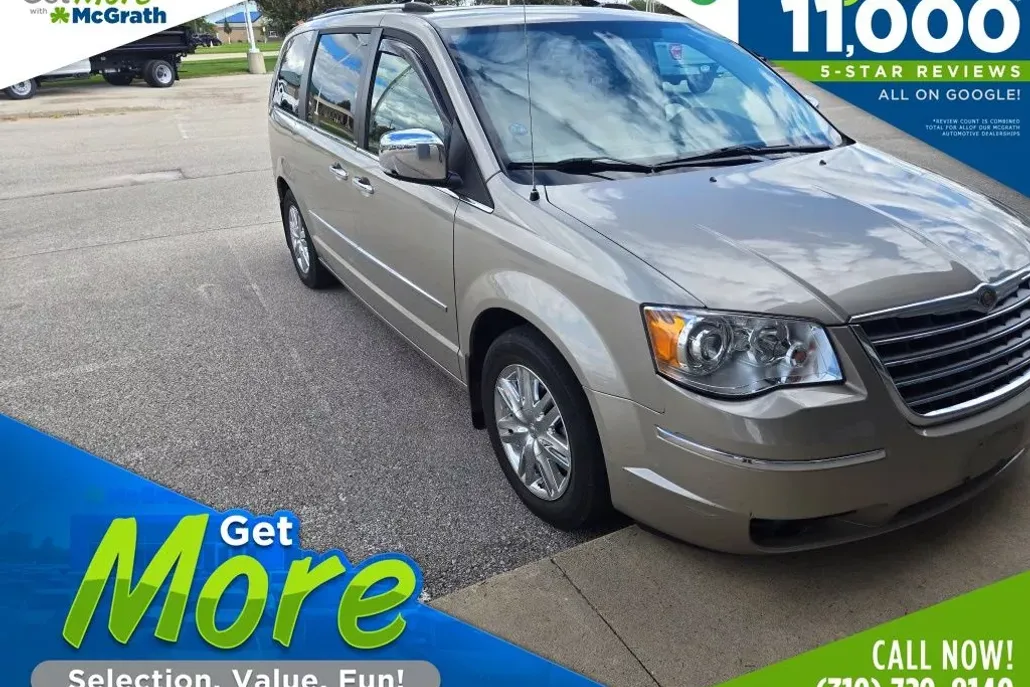 2009 Chrysler Town & Country Limited photo 1