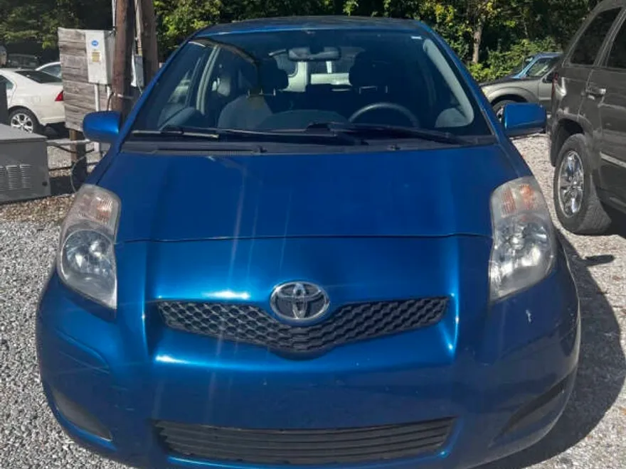 2009 Toyota Yaris Base photo 1