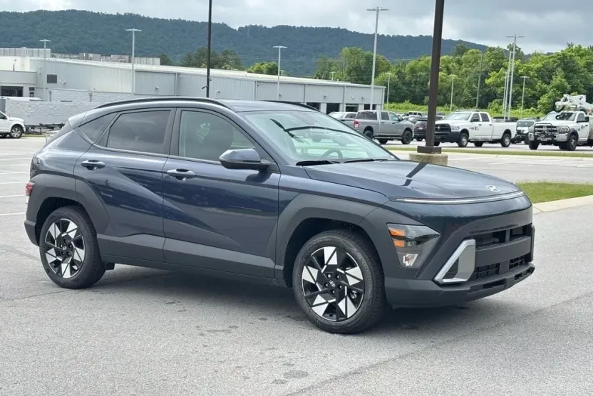 2025 Hyundai Kona SEL photo 1