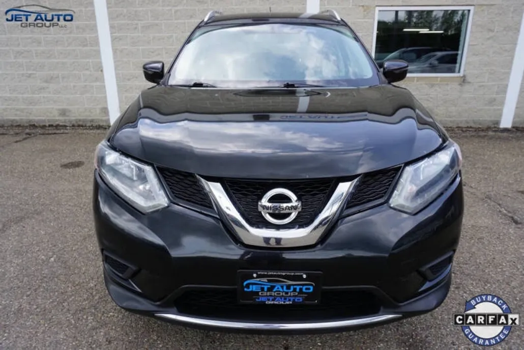2016 Nissan Rogue SV photo 1