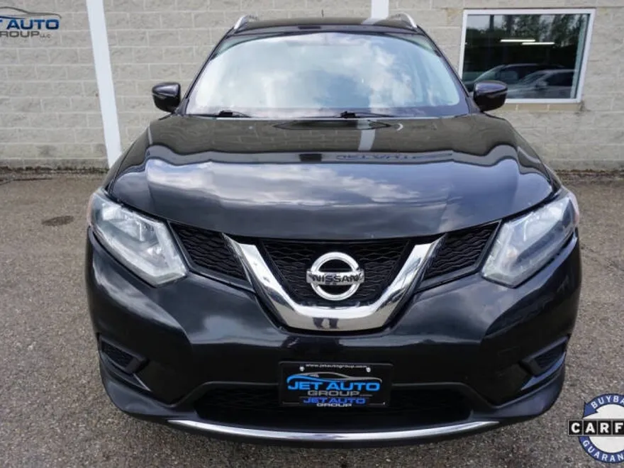 2016 Nissan Rogue SV photo 1