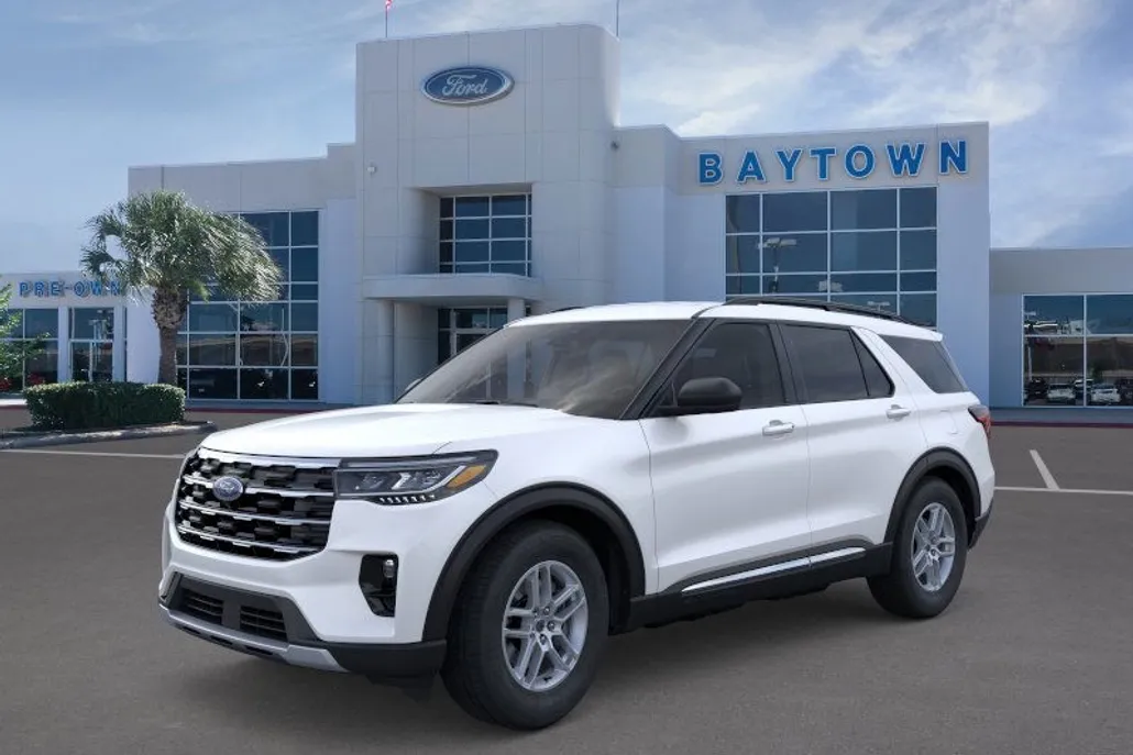 2025 Ford Explorer photo 1