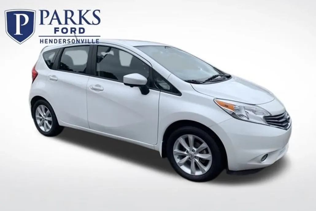 2015 Nissan Versa Note SL photo 1