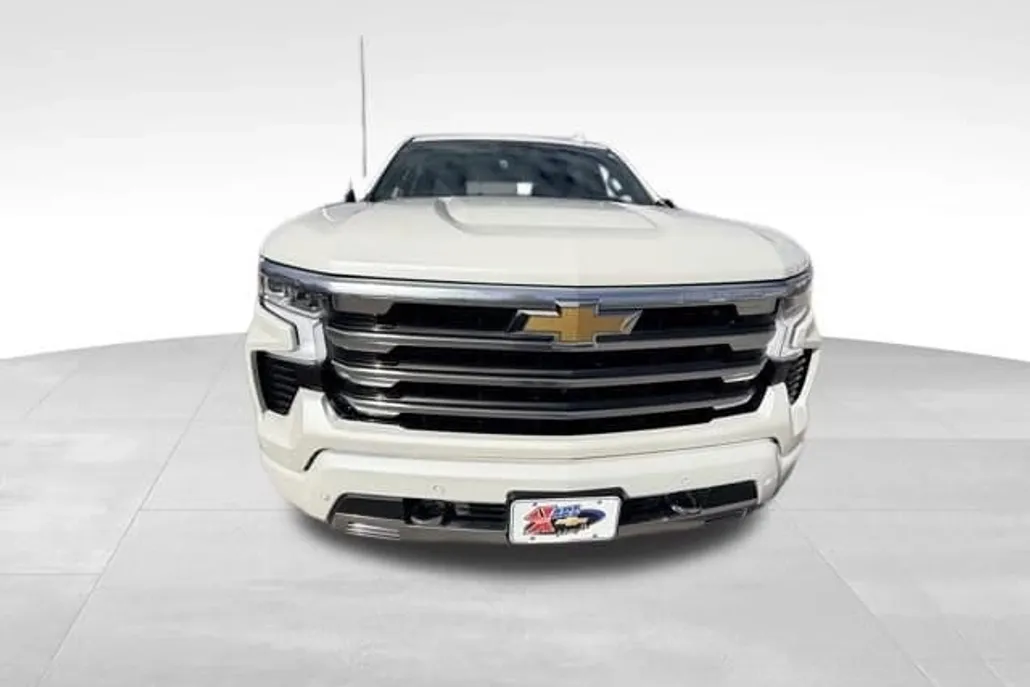 2023 Chevrolet Silverado 1500 High Country photo 1