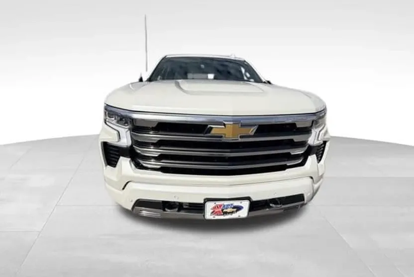 2023 Chevrolet Silverado 1500 High Country photo 1