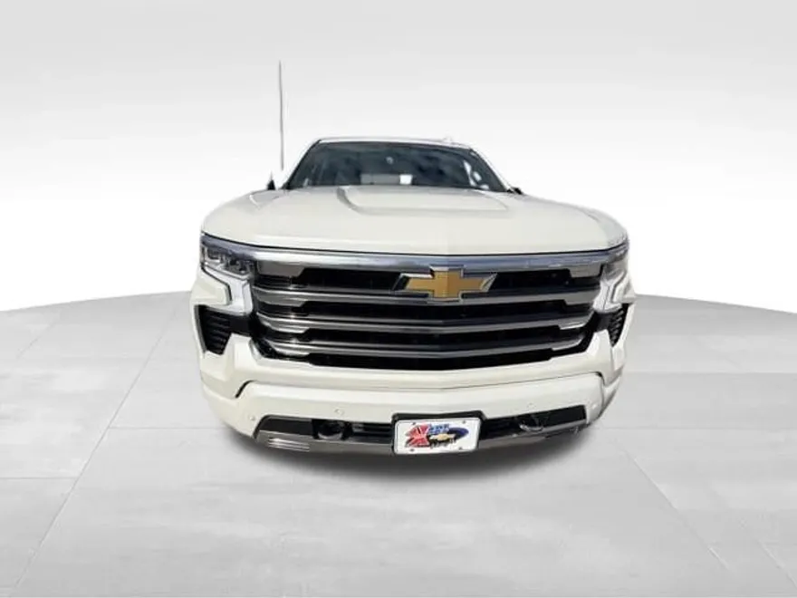 2023 Chevrolet Silverado 1500 High Country photo 1