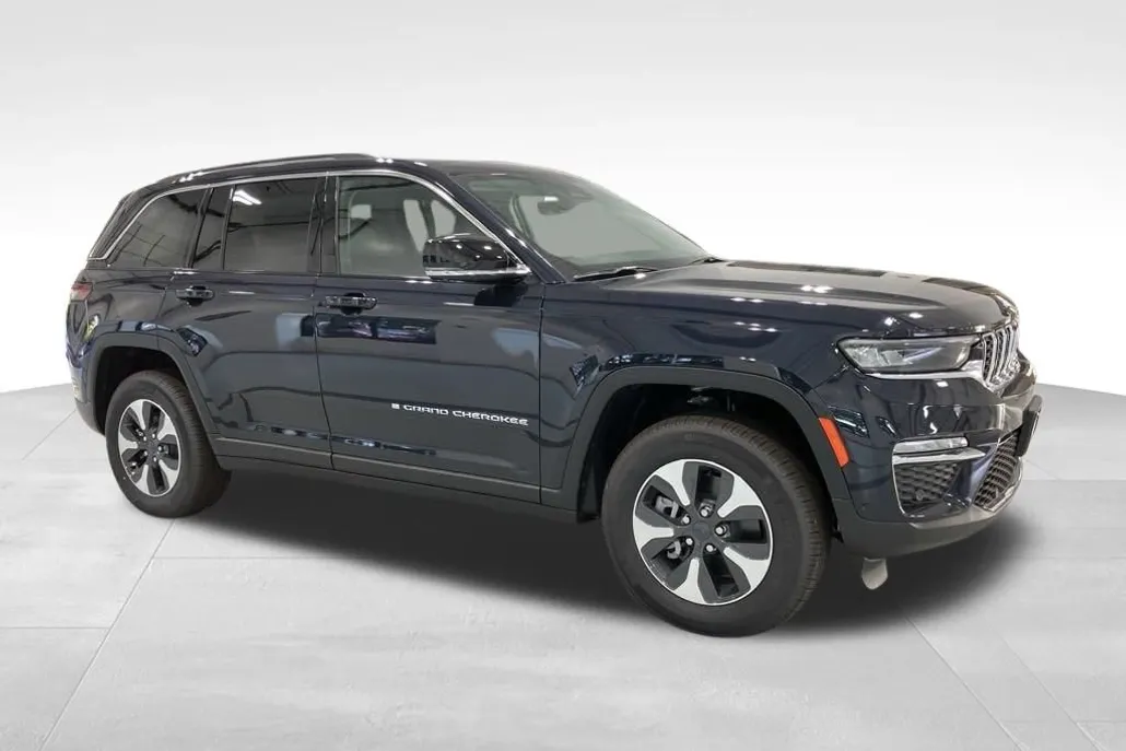 2024 Jeep Cherokee Base 4xe photo 1