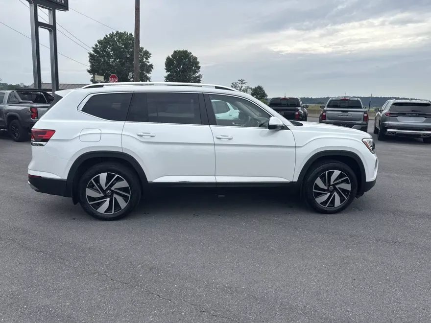 2024 Volkswagen Atlas SEL photo 1