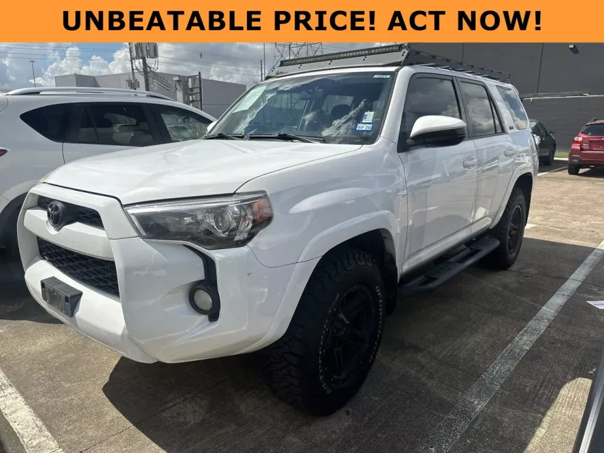 2016 Toyota 4Runner SR5 photo 1