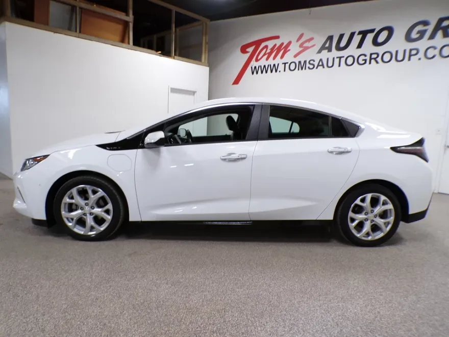 2018 Chevrolet Volt Premier photo 1