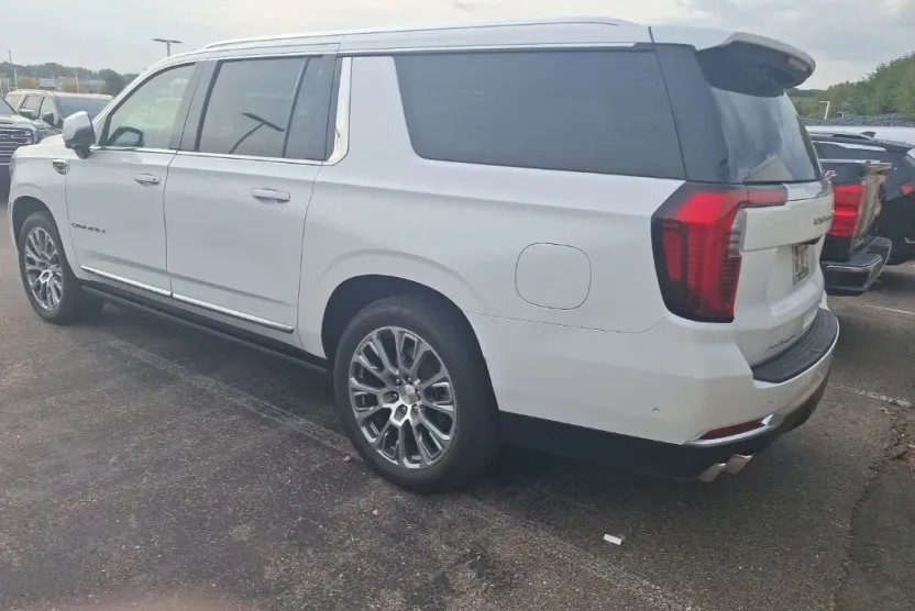 2025 Gmc Yukon XL Denali photo 1