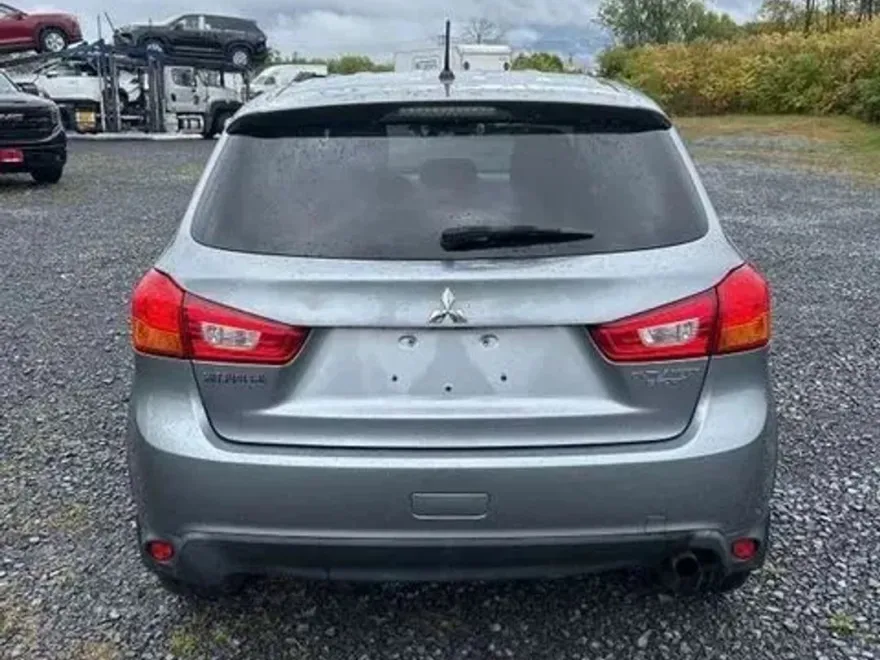 2016 Mitsubishi Outlander Sport ES photo 1