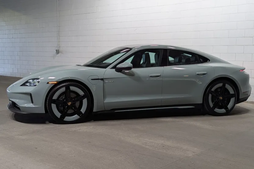 2025 Porsche Taycan photo 1