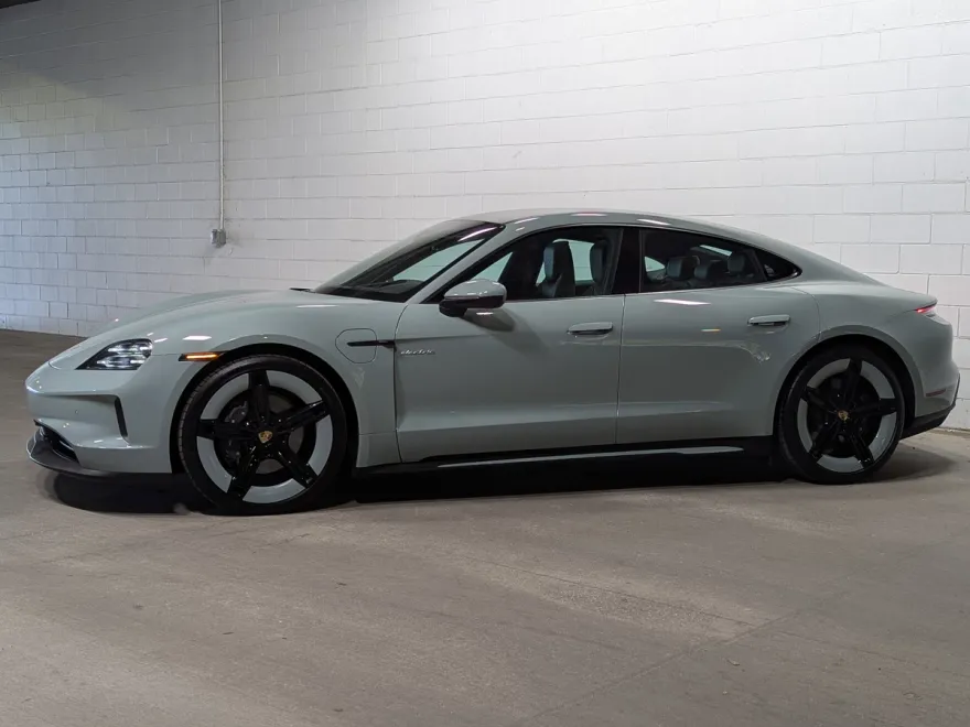 2025 Porsche Taycan photo 1