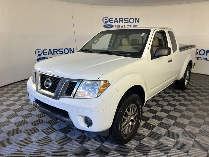 2015 Nissan Frontier SV photo 1