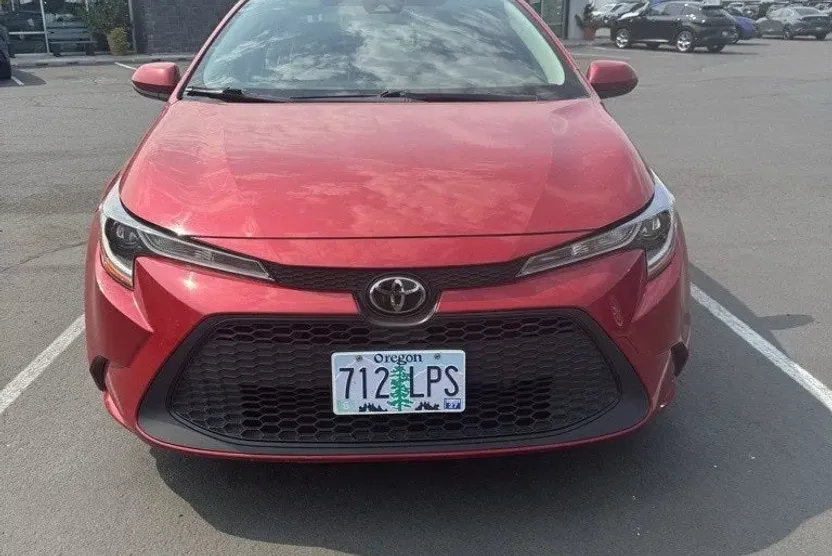 2020 Toyota Corolla LE photo 1