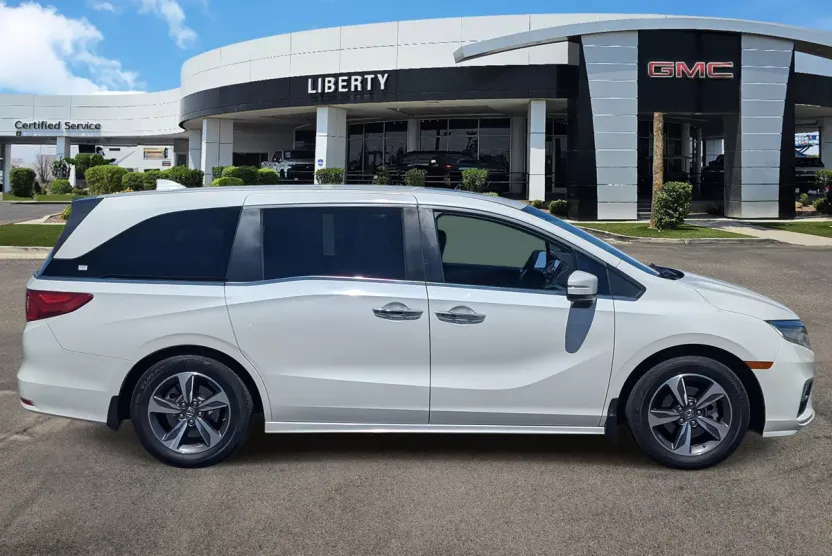 2019 Honda Odyssey Touring photo 1