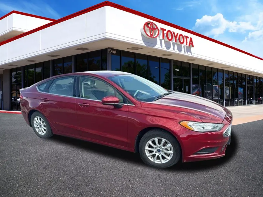 2018 Ford Fusion S photo 1