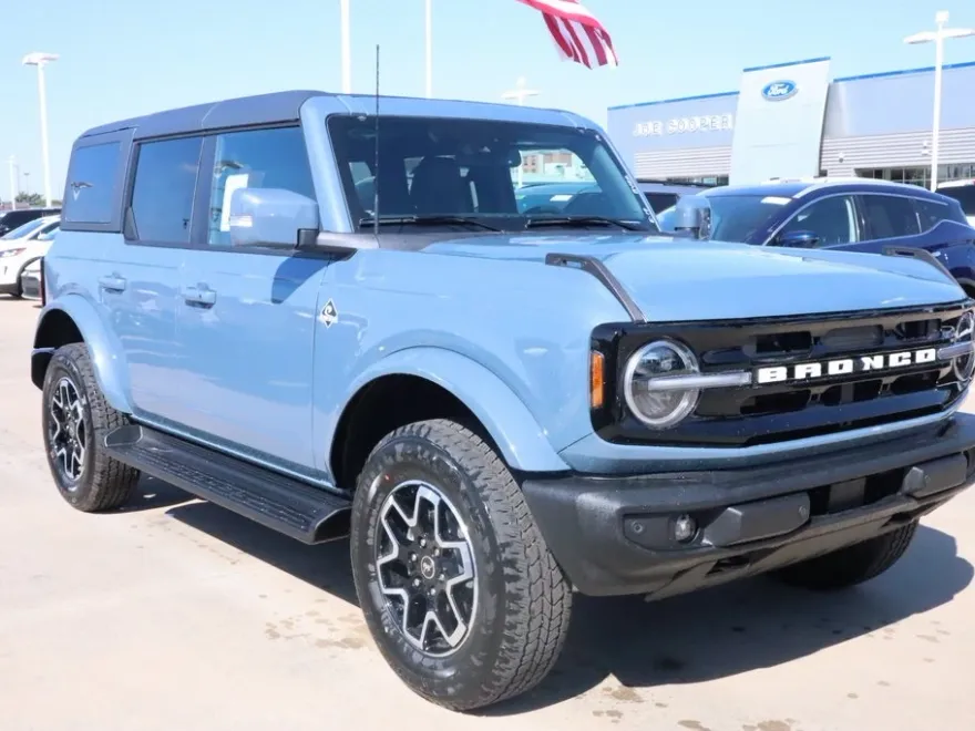 2025 Ford Bronco Outer Banks photo 1