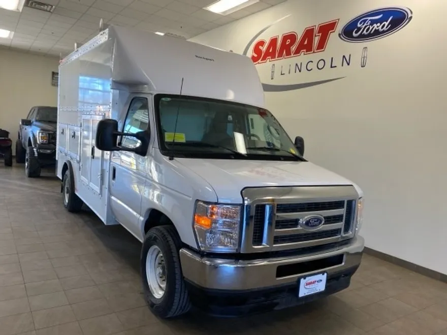 2025 Ford E-350 Base photo 1