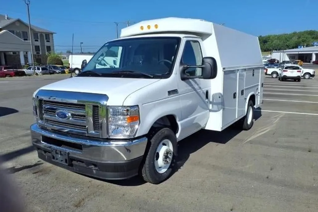 2025 Ford E-350 photo 1