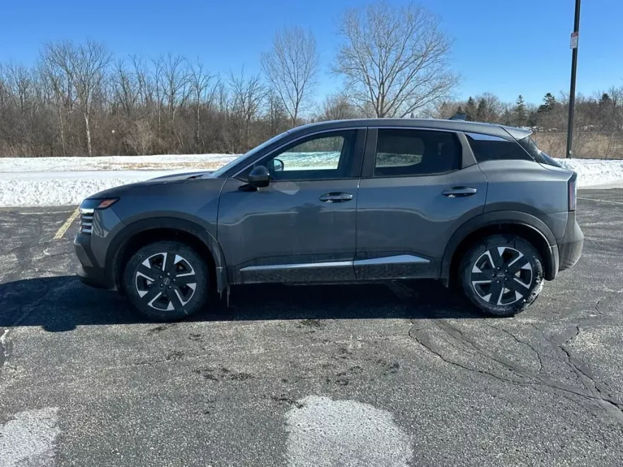 2025 Nissan Kicks SV photo 1
