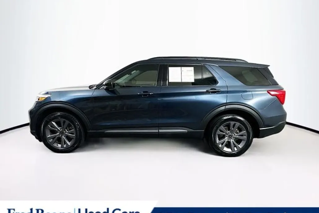 2023 Ford Explorer XLT photo 1