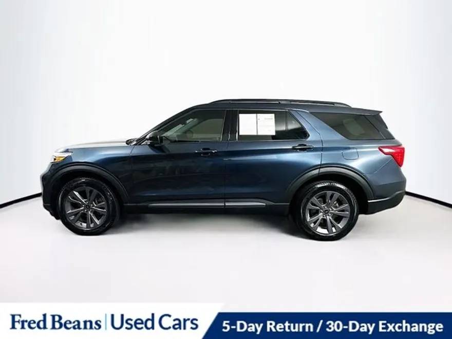 2023 Ford Explorer XLT photo 1