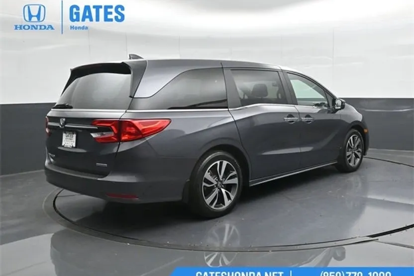 2024 Honda Odyssey Touring photo 1