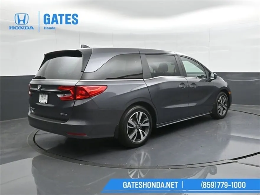 2024 Honda Odyssey Touring photo 1