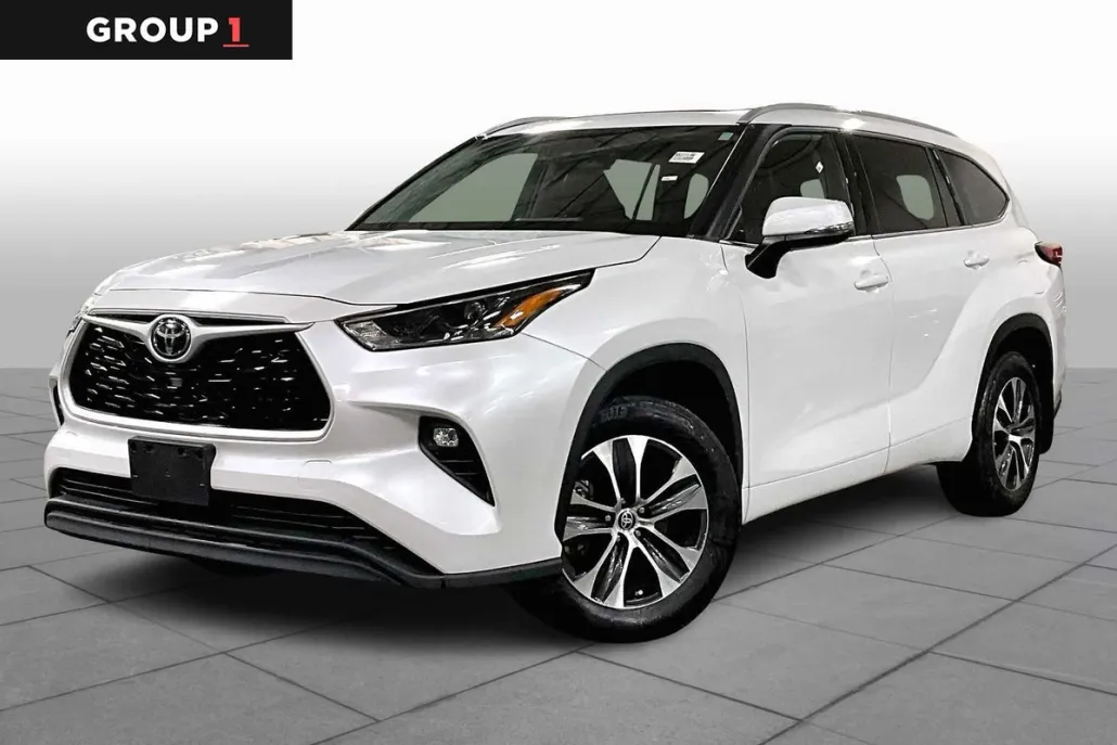 2022 Toyota Highlander XLE photo 1