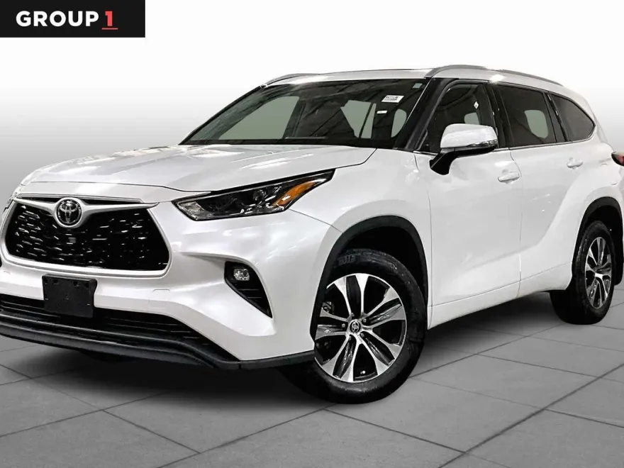 2022 Toyota Highlander XLE photo 1