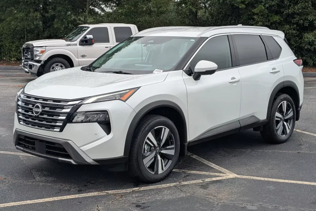 2025 Nissan Rogue SL photo 1