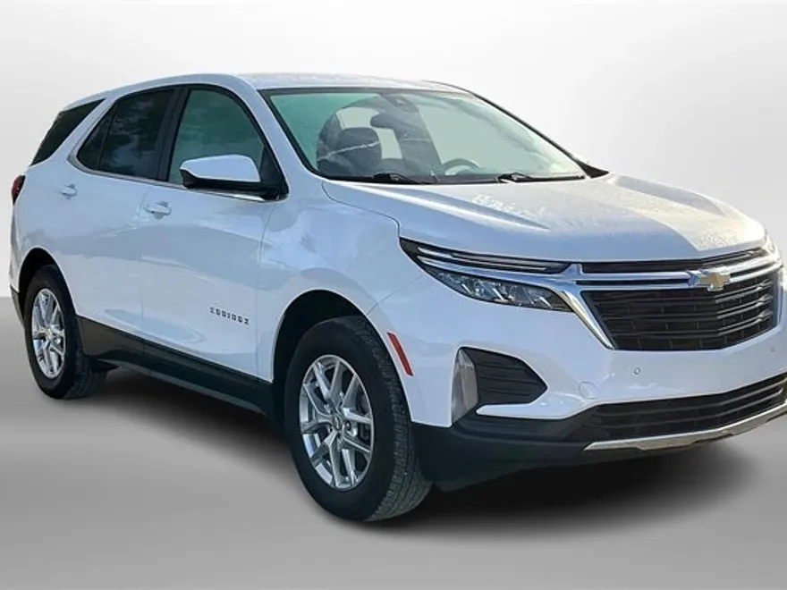 2023 Chevrolet Equinox LT photo 1