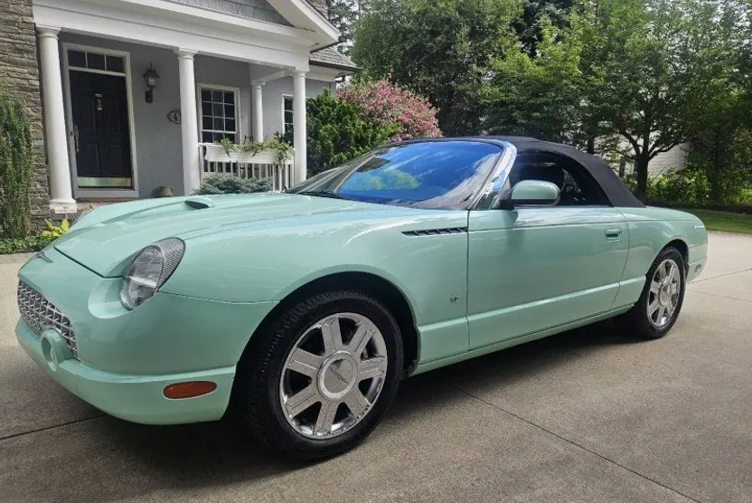 2004 Ford Thunderbird Deluxe photo 1